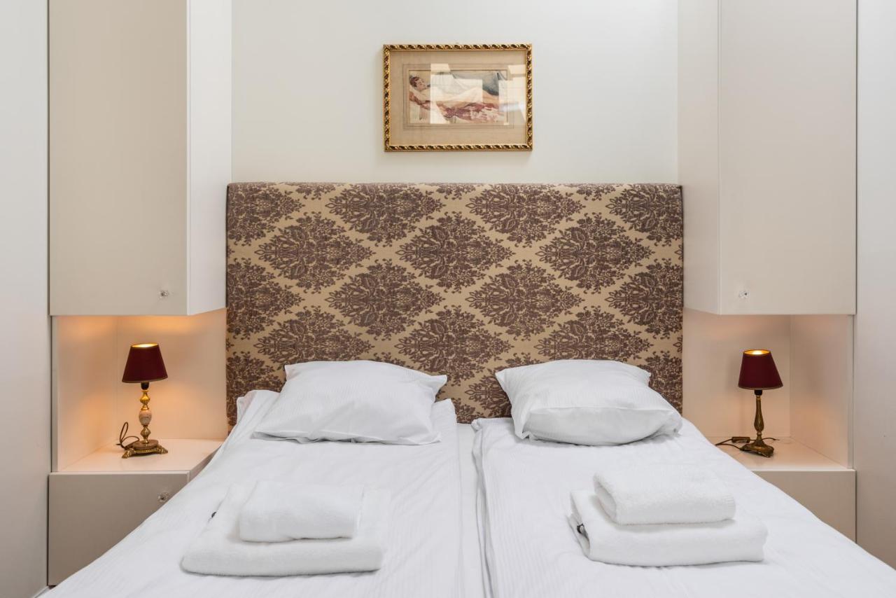 Classy Old Town Suites - By Upstairs Cracóvia Exterior foto
