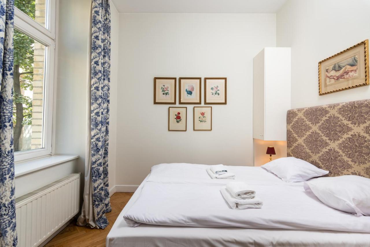 Classy Old Town Suites - By Upstairs Cracóvia Exterior foto
