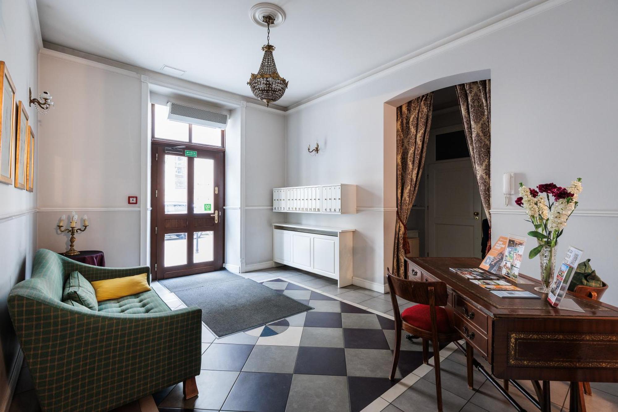 Classy Old Town Suites - By Upstairs Cracóvia Exterior foto